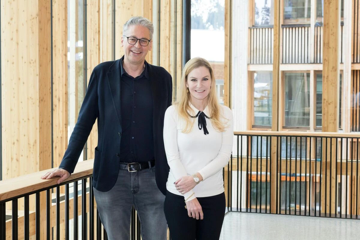 Initiator Stefan Kröll und Auslandspresse-Präsidentin Meret Baumann