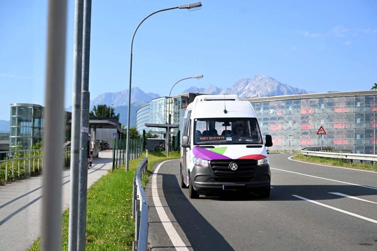 Beispiele sind Rufbusse und Anrufsammeltaxis