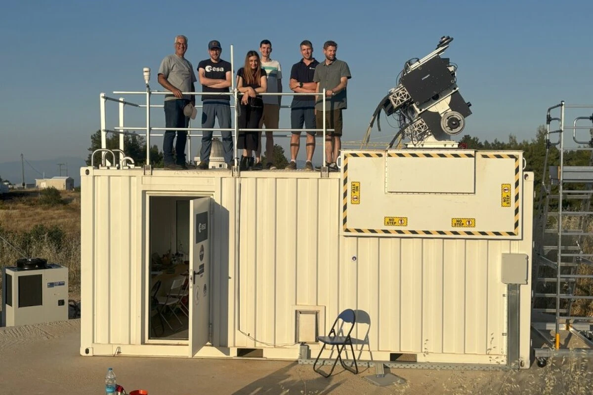 Optische Bodenstation mit Lasertransmitter im Kryoneri-Observatorium