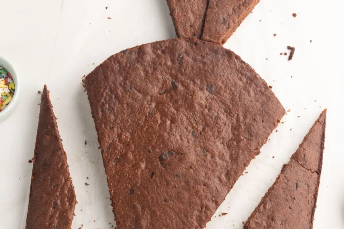 Das Grundgerüst der Schokokuchen-Schultüte ist fertig zum Verzieren