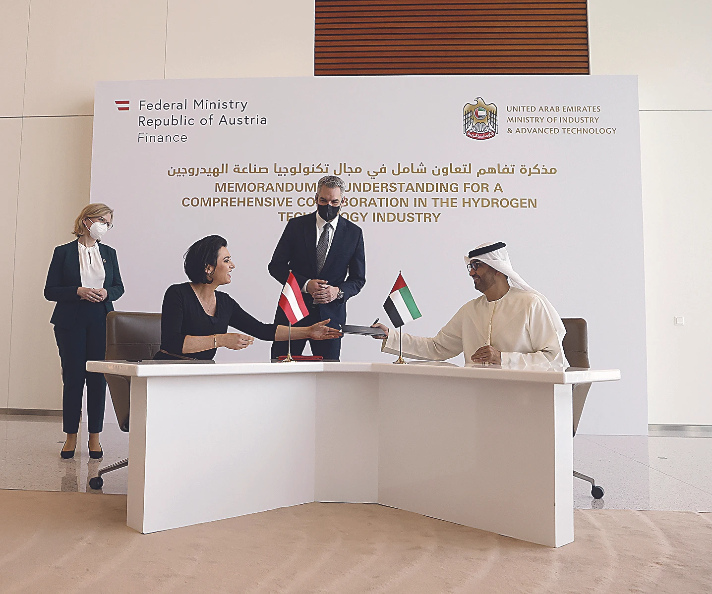 Ex-Ministerin Köstinger baut Brücken nach Abu Dhabi