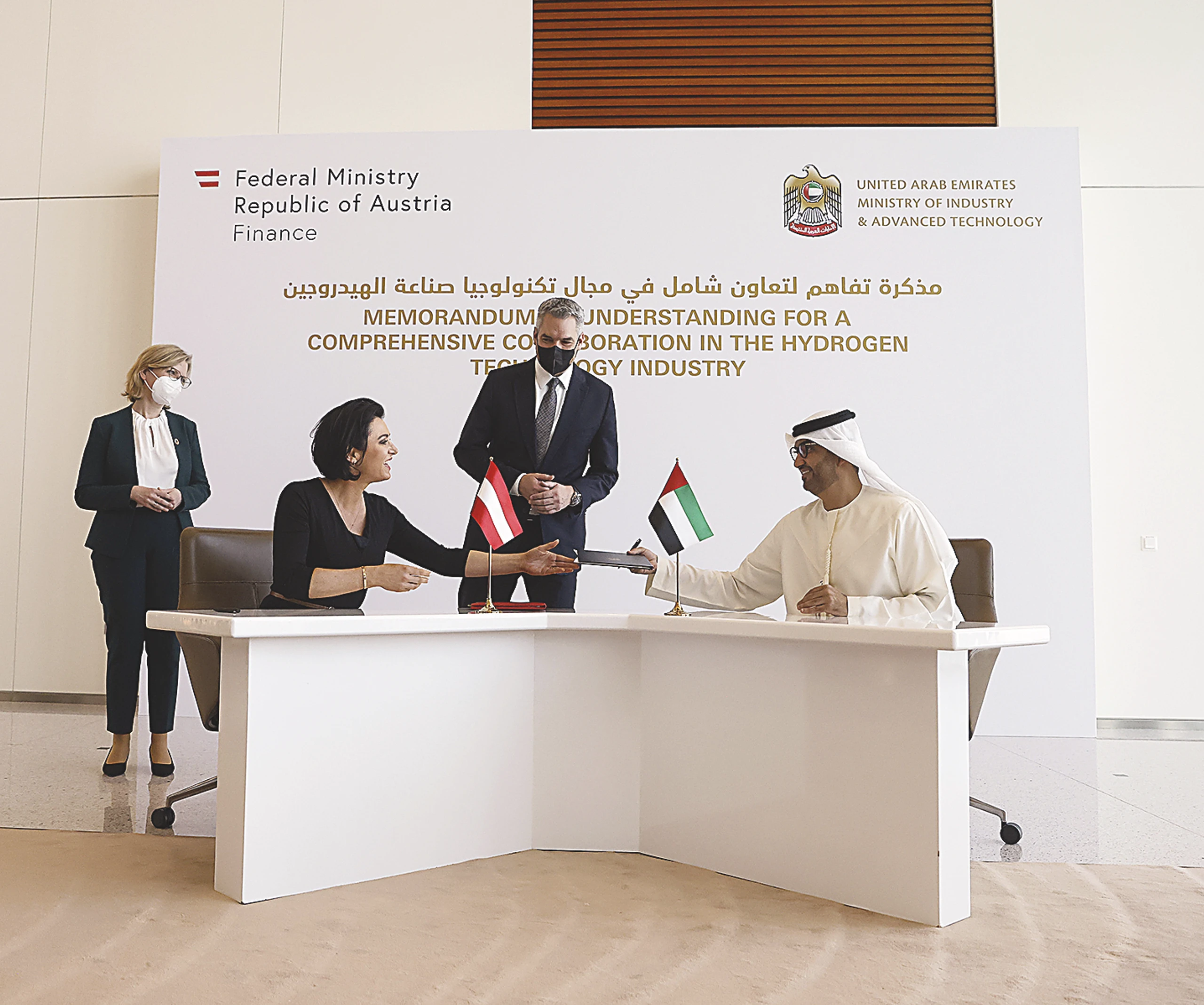 Ex-Ministerin Köstinger baut Brücken nach Abu Dhabi