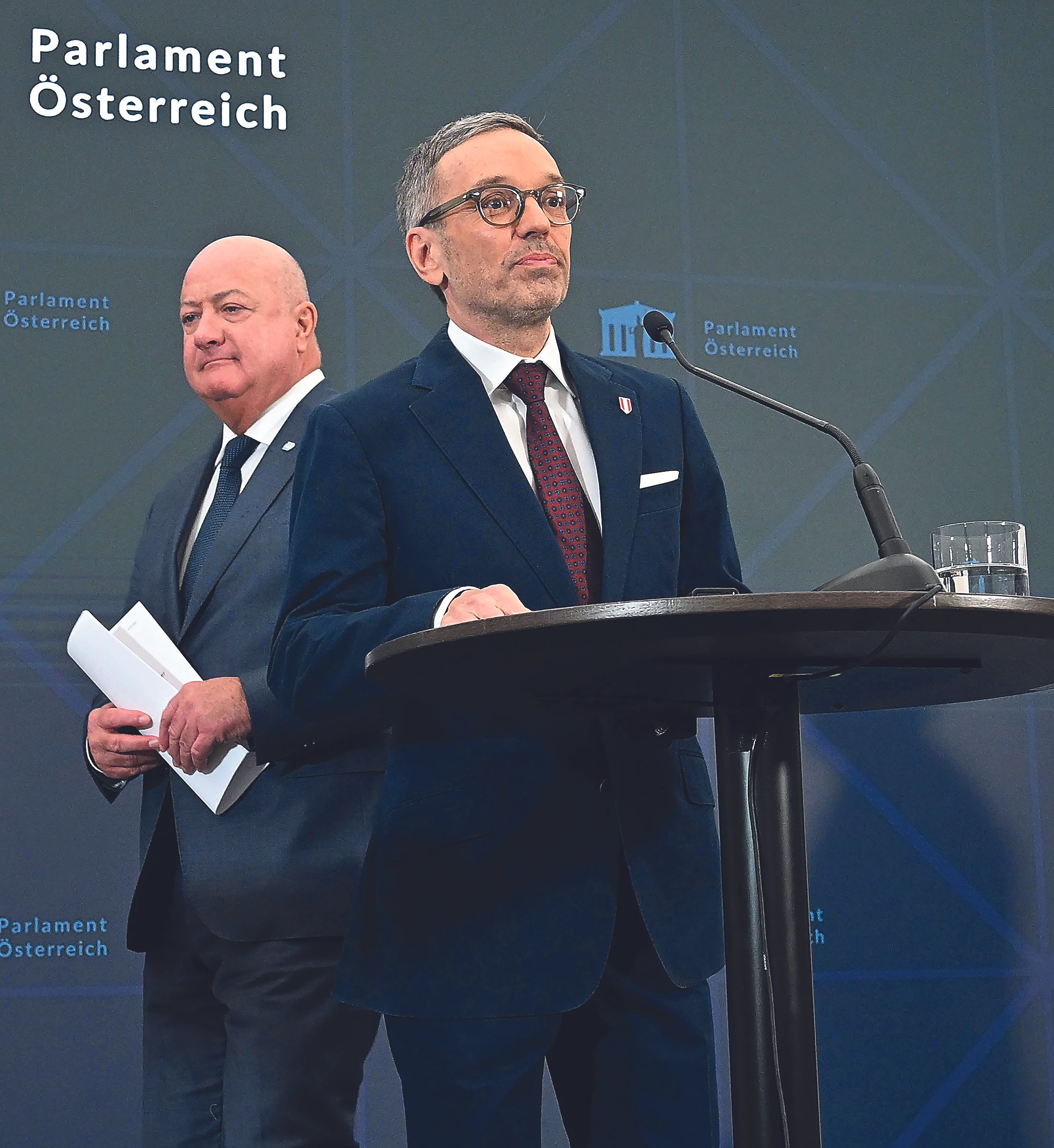 Politik Backstage: Was tun mit den Blauen?