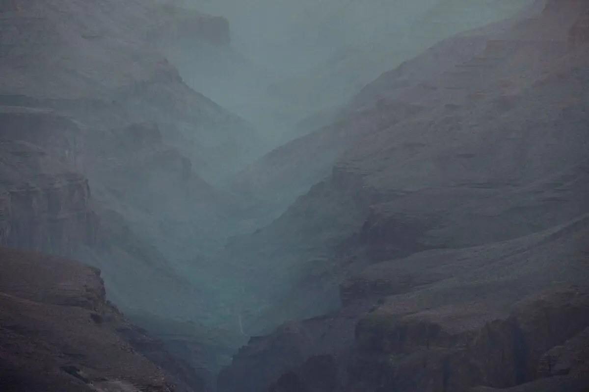 Der Rauch zieht vom North Rim den Grand Canyon hinunter