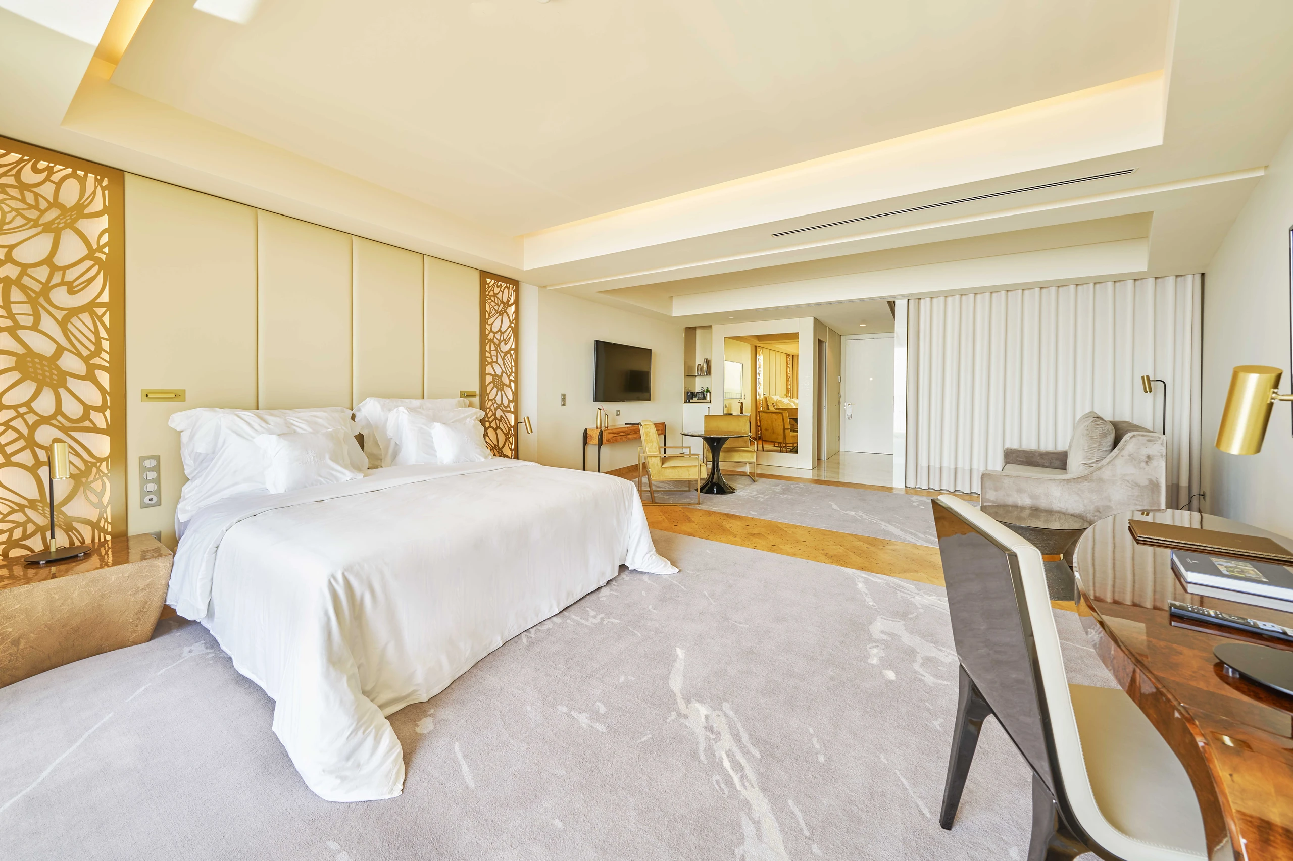 © Savoy Palace Blurred image background