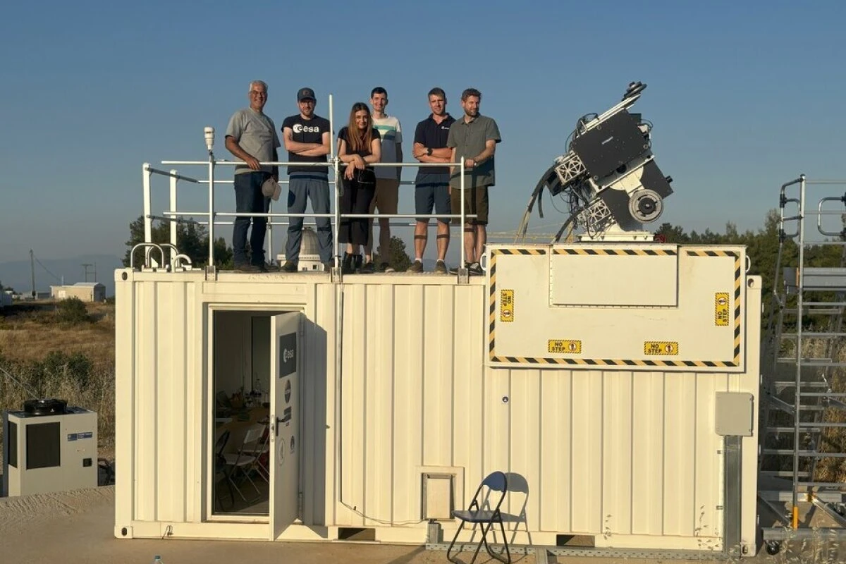 Optische Bodenstation mit Lasertransmitter im Kryoneri-Observatorium