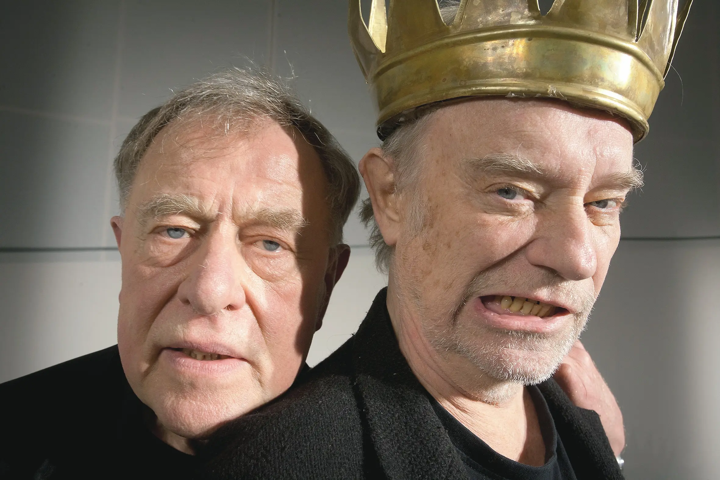 Gert Voss spielt und Claus Peymann inszeniert " Einfach kompliziert ", das 1986 für Bernhard Minetti geschriebene Textmassiv eines alten, vereinsamten Schauspielers , der von seinem Triumph als " Richard III. " träumt .