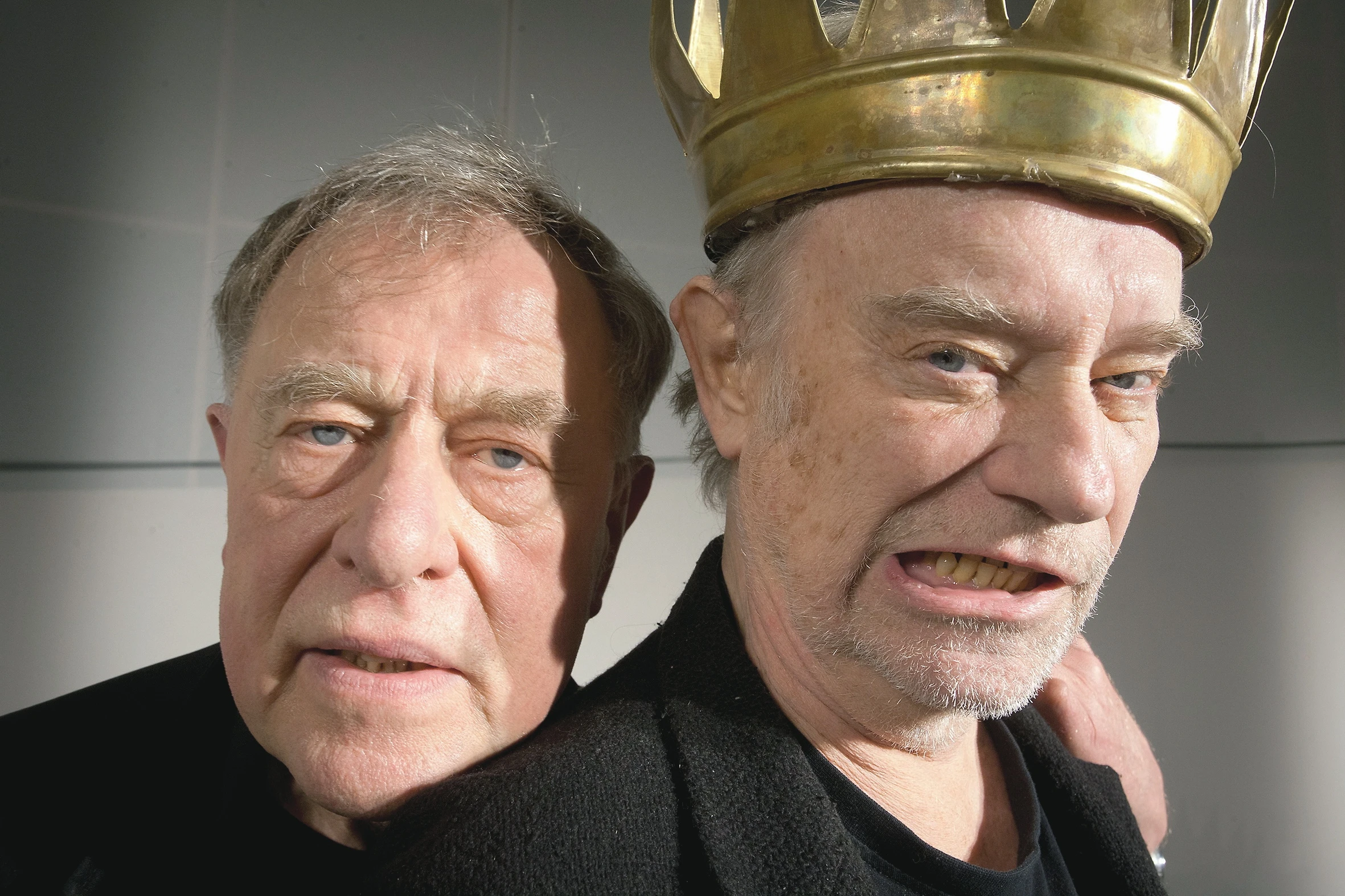 Gert Voss spielt und Claus Peymann inszeniert " Einfach kompliziert ", das 1986 für Bernhard Minetti geschriebene Textmassiv eines alten, vereinsamten Schauspielers , der von seinem Triumph als " Richard III. " träumt .