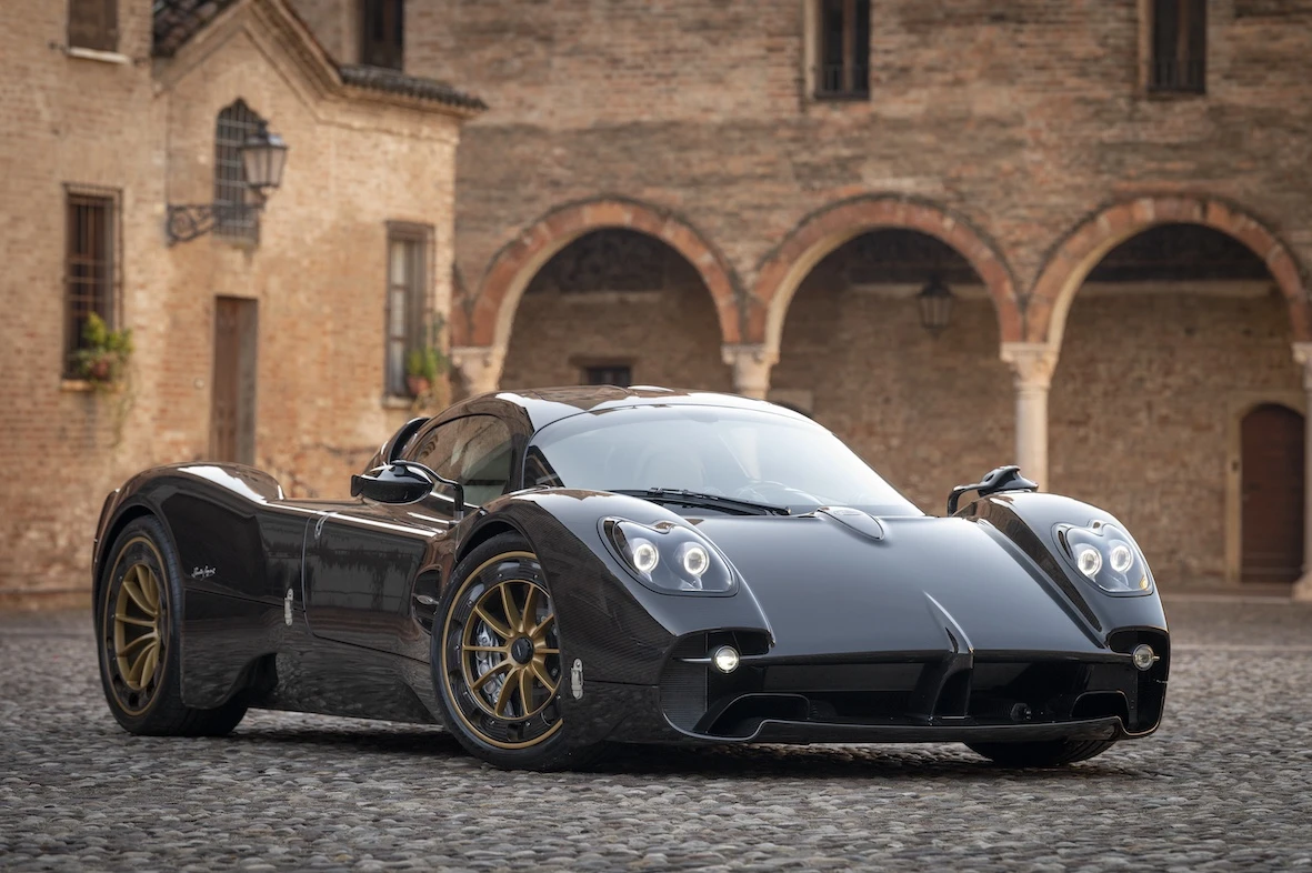 © Carlini/Pagani Blurred image background