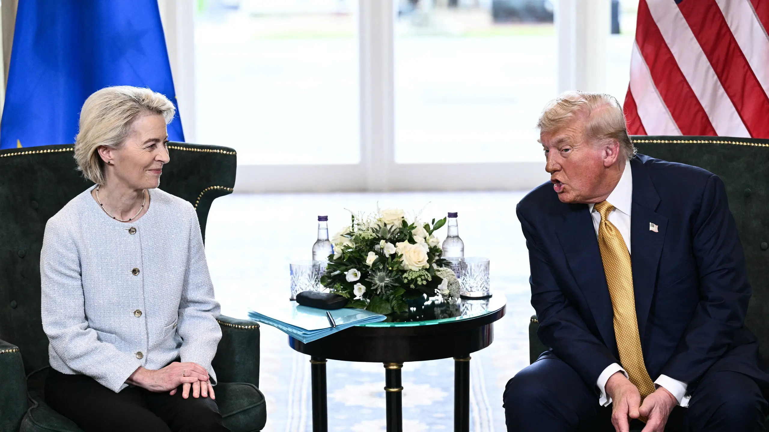 © Brendan SMIALOWSKI / AFP EU-Kommissionspräsidentin Ursula von der Leyen und US-Präsident Donald Trump gaben am Sonntagabend im schottischen Turnberry eine Einigung im Zollstreit bekannt.