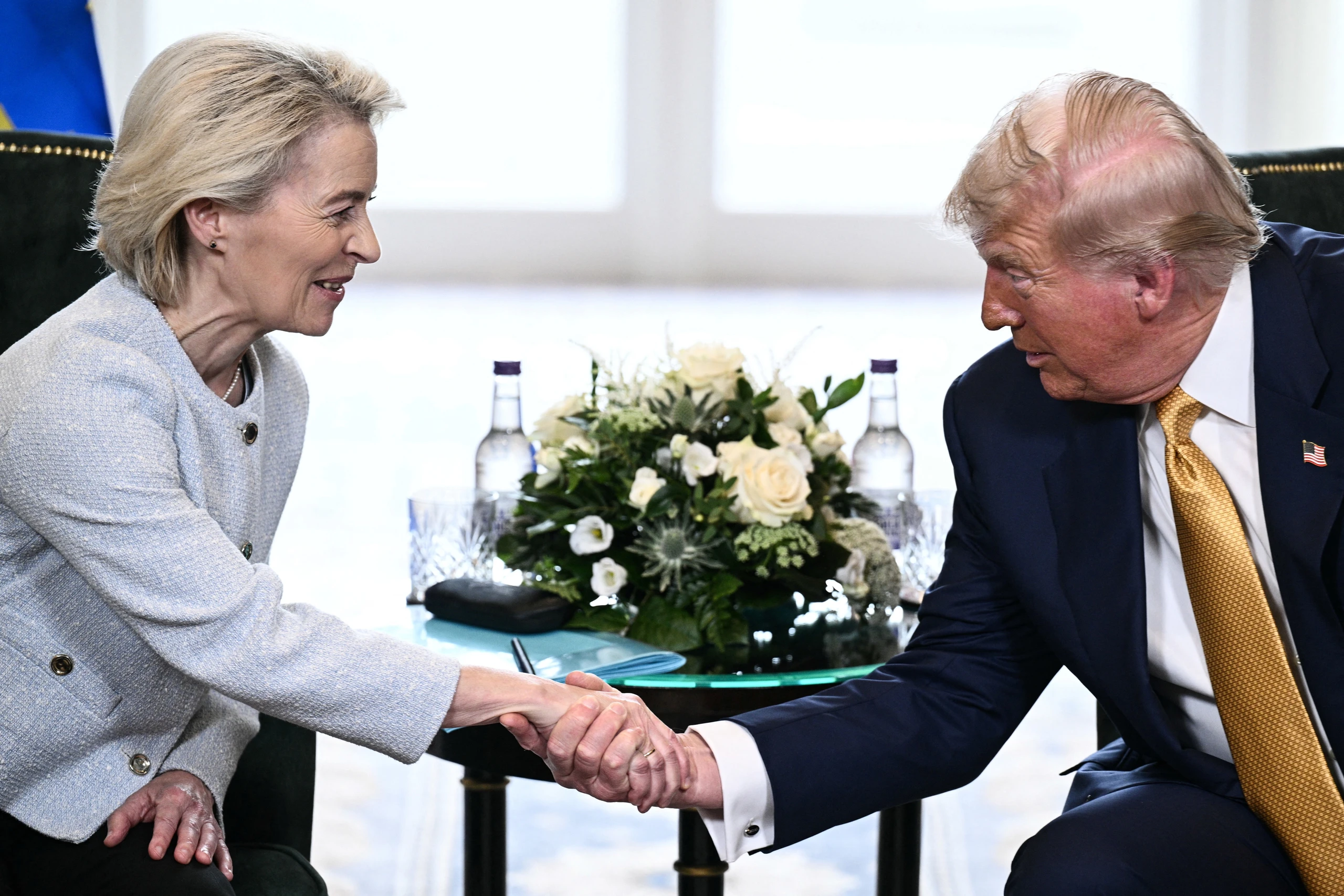 Auf viel Kritik aus Österreich stößt die Einigung im Zollstreit zwischen EU-Kommissionspräsidentin Ursula von der Leyen mit US-Präsident Donald Trump.