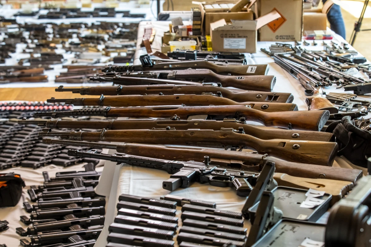 Immer wieder werden große Mengen nicht registrierter Waffen gefunden