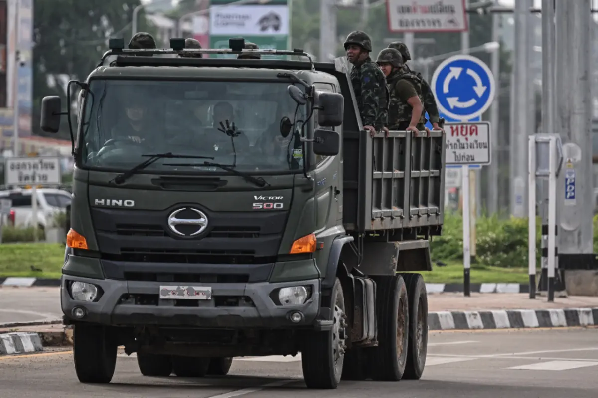 Thailändische Soldaten werden an die Grenze gebracht