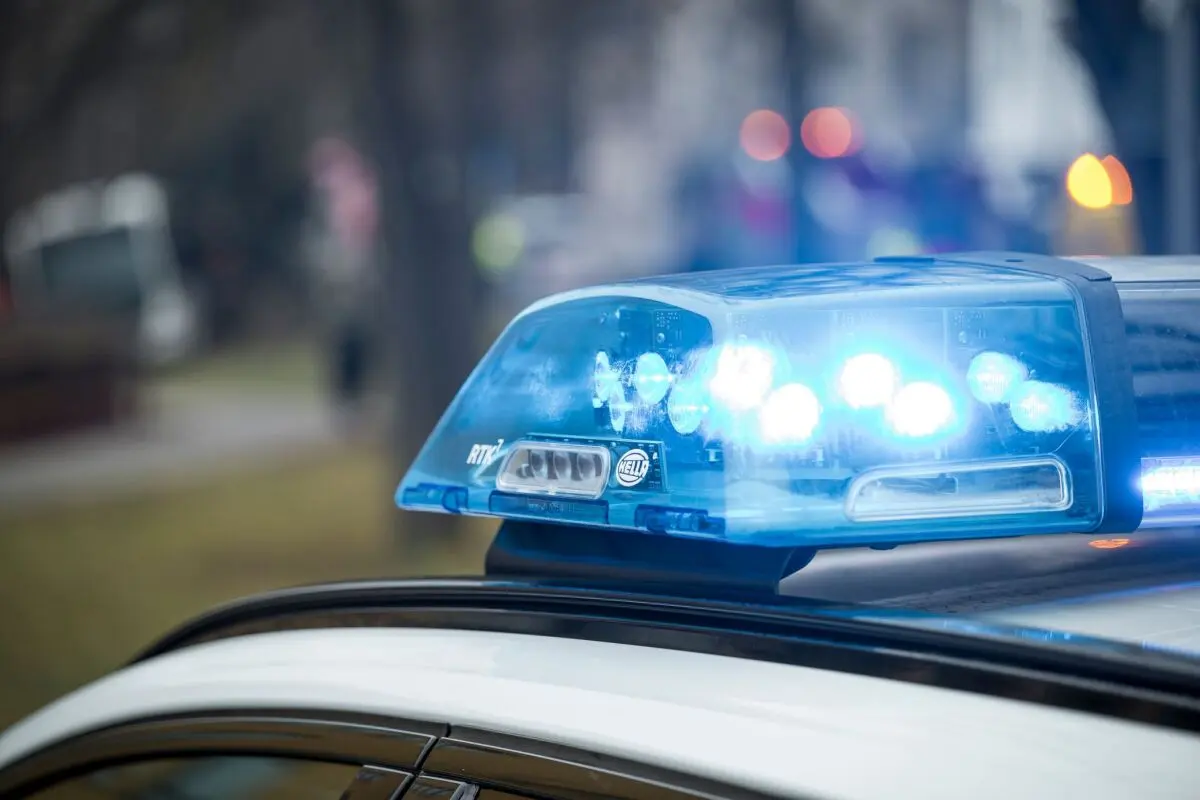 ++ ARCHIVBILD ++ Die Polizei war am Sonntag zu der Gedenkstätte angerückt