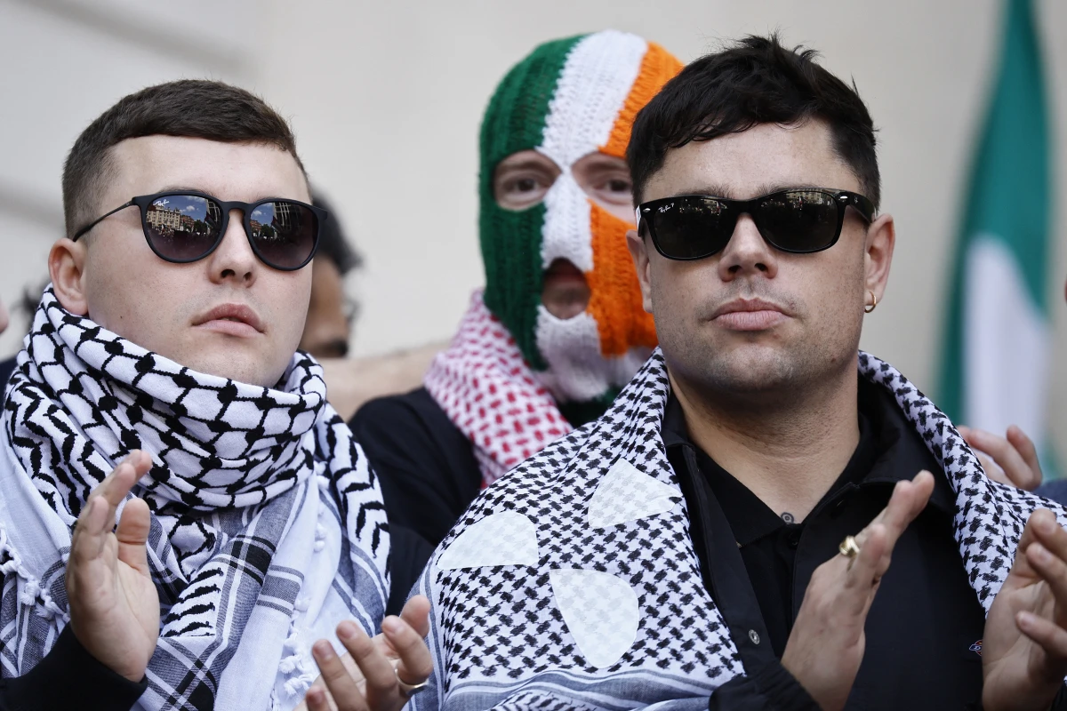 Kneecap sorgen mit Anti-Israel-Parolen für Diskussionen
