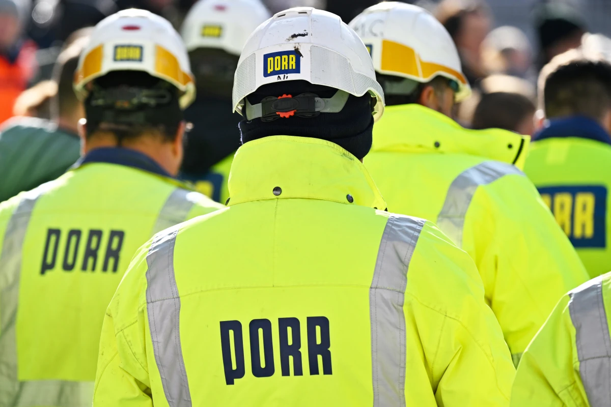 Die Politiker lobten Porr als Vorzeigebetrieb bei Hitzeschutzmaßnahmen