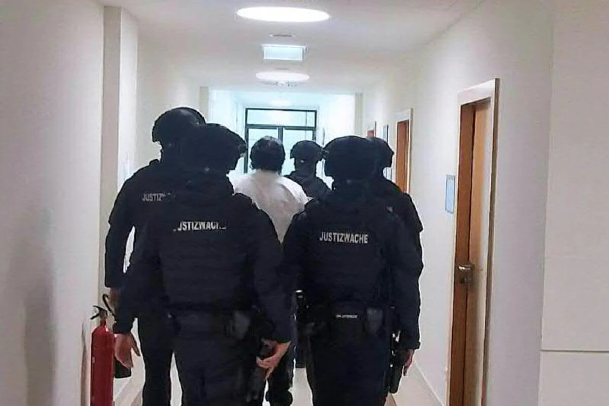 Beamte der Justizwache Einsatzgruppe eskortierten 15-Jährigen