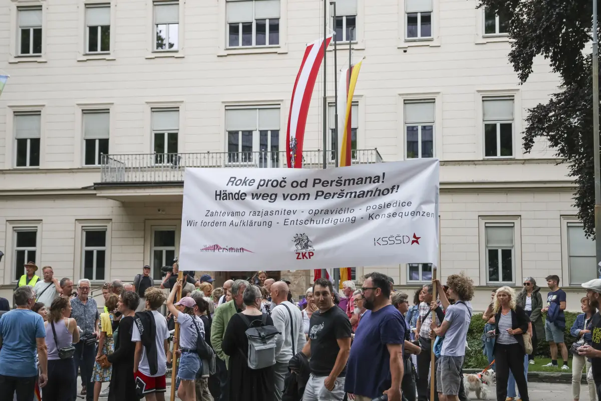 Vor der Kärntner Landesregierung wurde demonstriert.