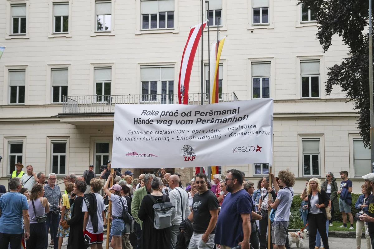 Vor der Kärntner Landesregierung wurde demonstriert.