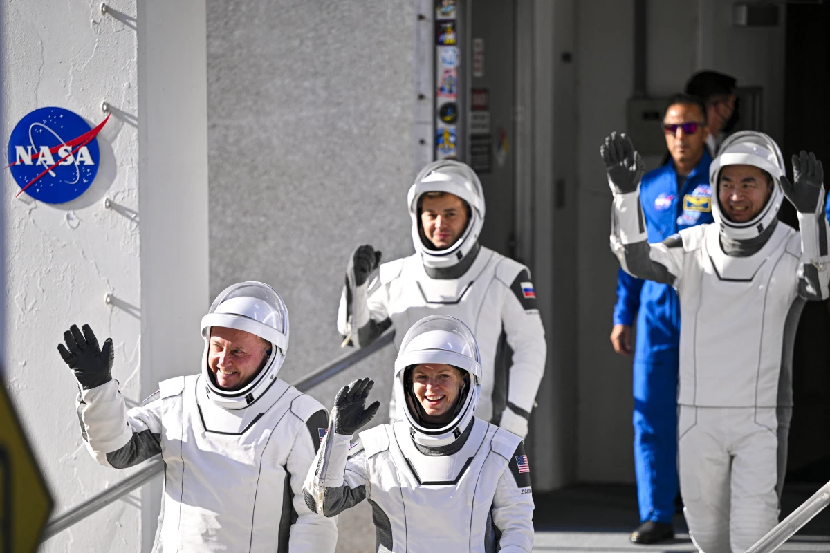 Die vier Raumfahrer sollen die "Crew 10" auf der ISS ablösen
