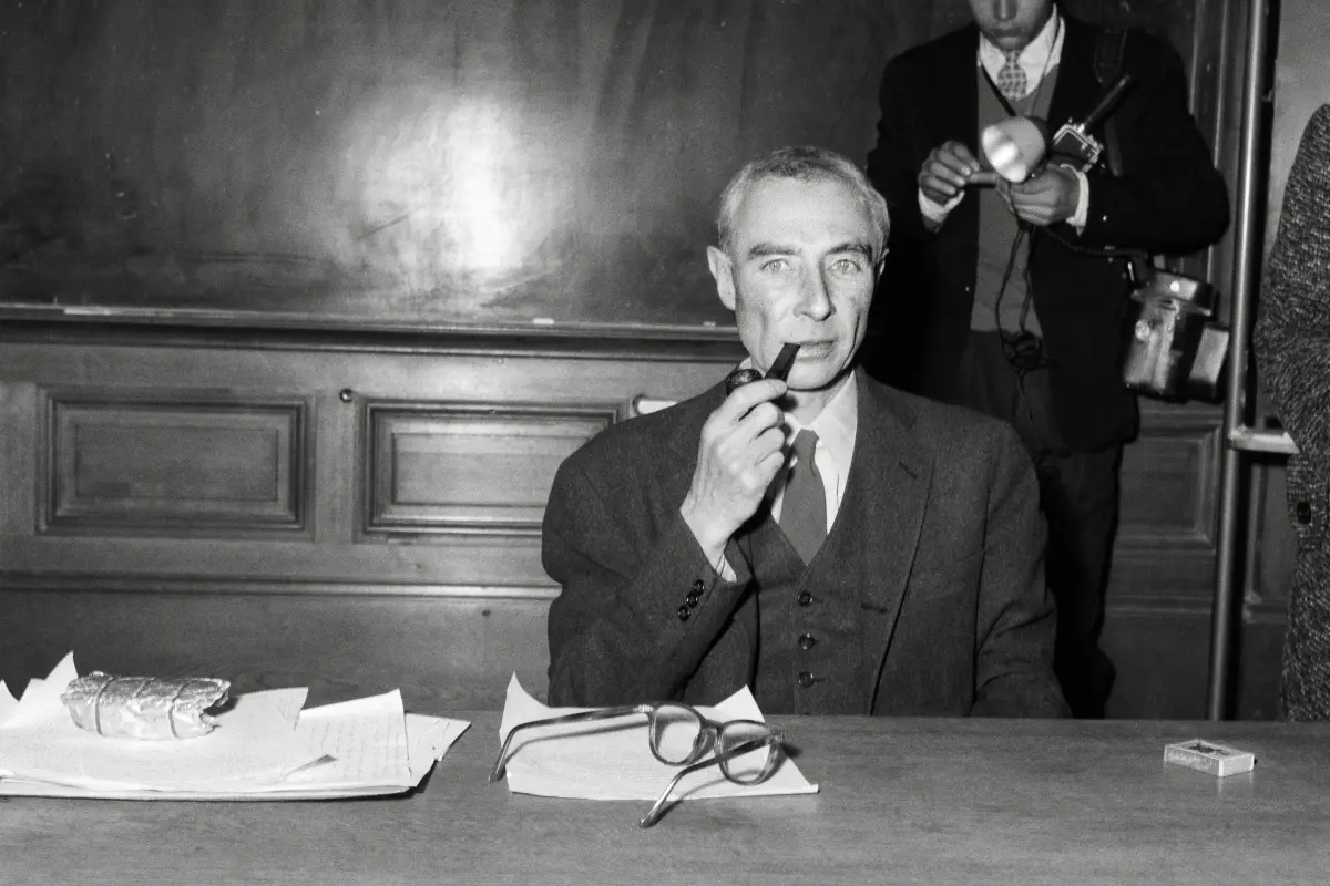 Oppenheimer spielte eine zentrale Rolle bei der Entwicklung der Atombombe