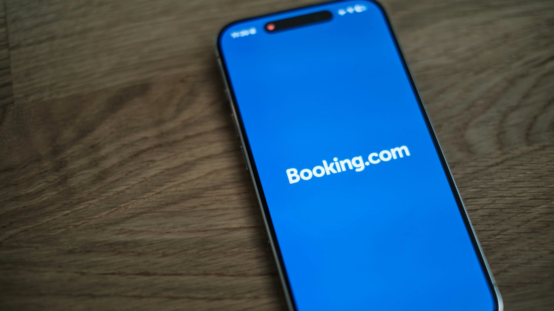 Günstige Hotelzimmer? Nicht nur bei Booking und Co. schauen