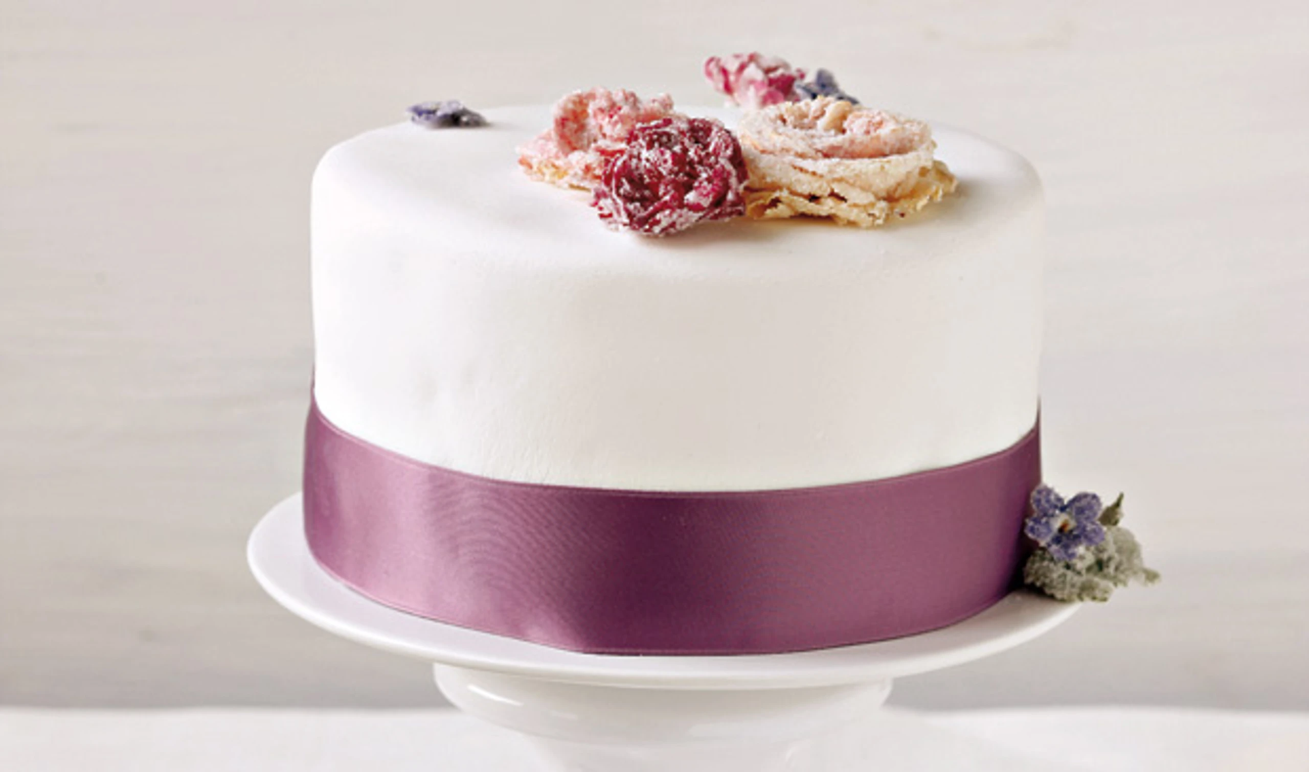 © GUSTO / Theresa Schrems Blurred image background