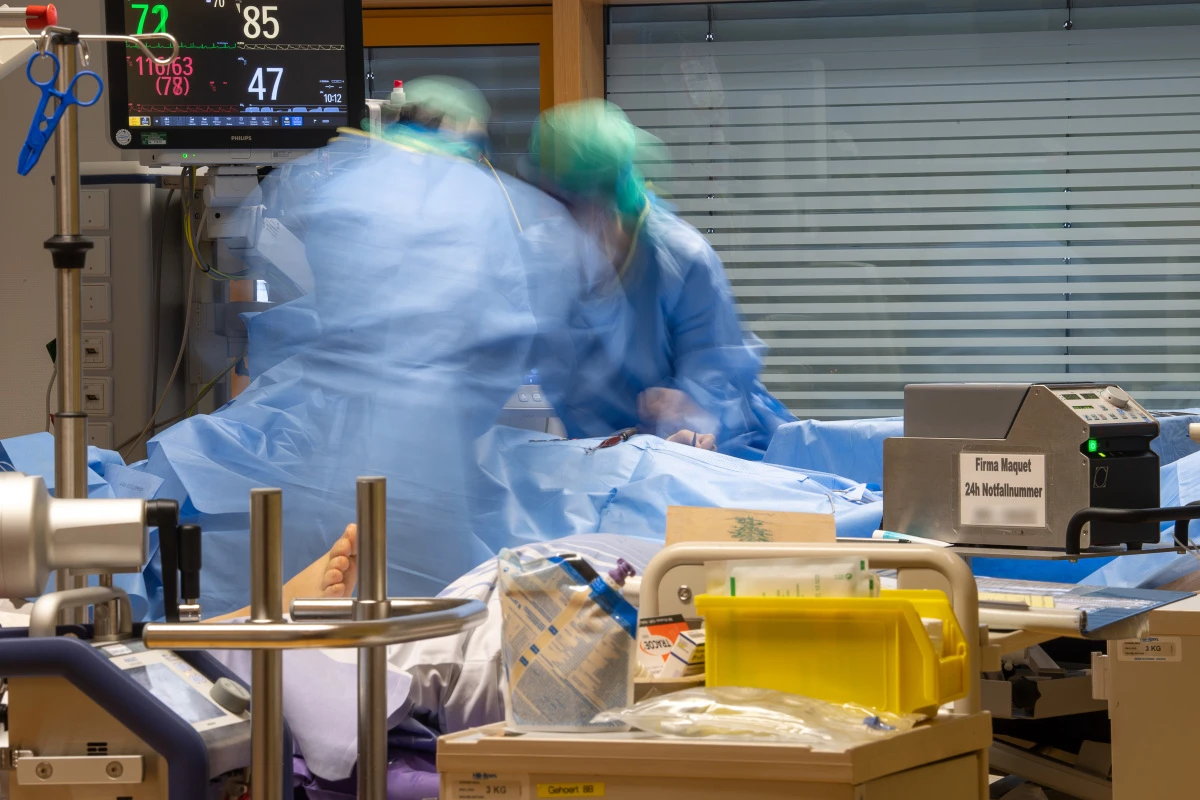 Schwere Krankheitsverläufe bedingen oft eine Aufnahme in die Intensivstation