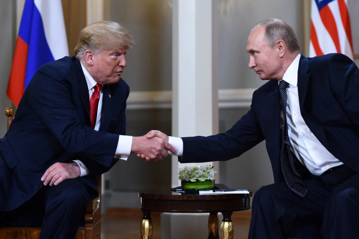 Trump und Putin bei einem Treffen im Jahr 2018