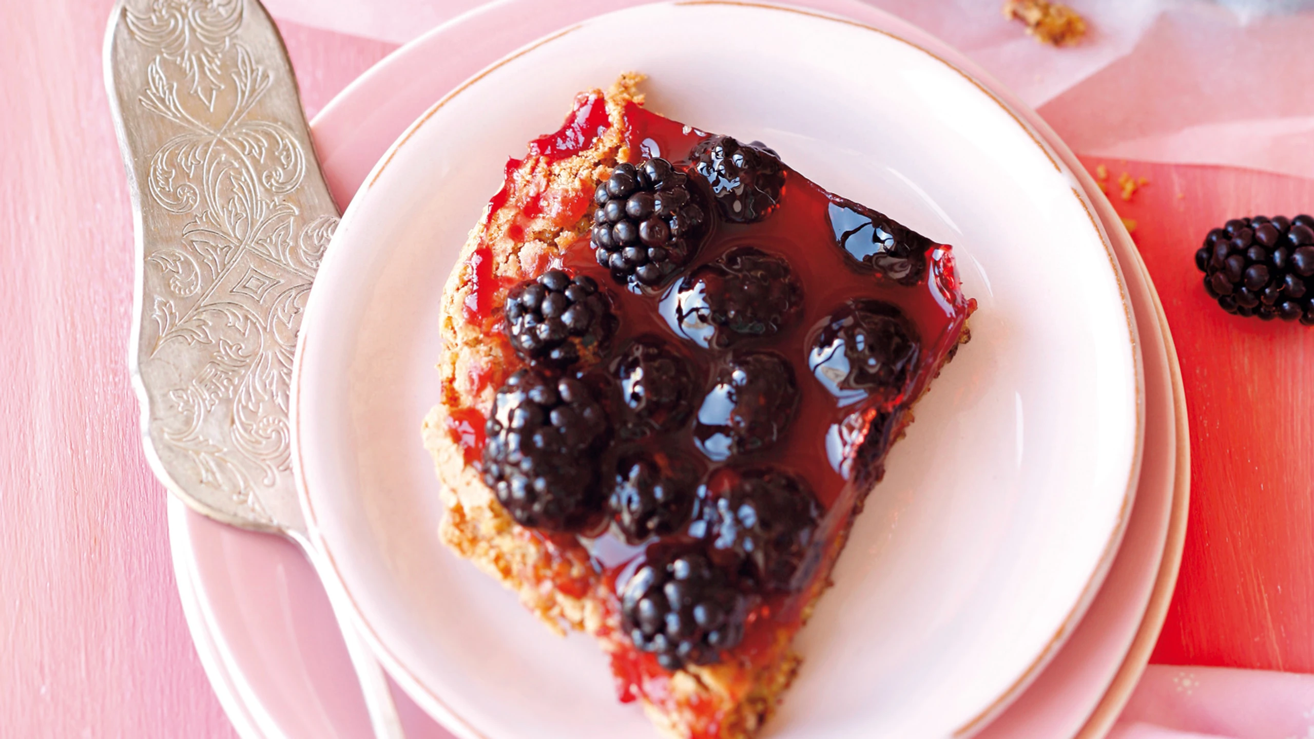 © Schrems Theresa Brombeer-Mandel Blechkuchen