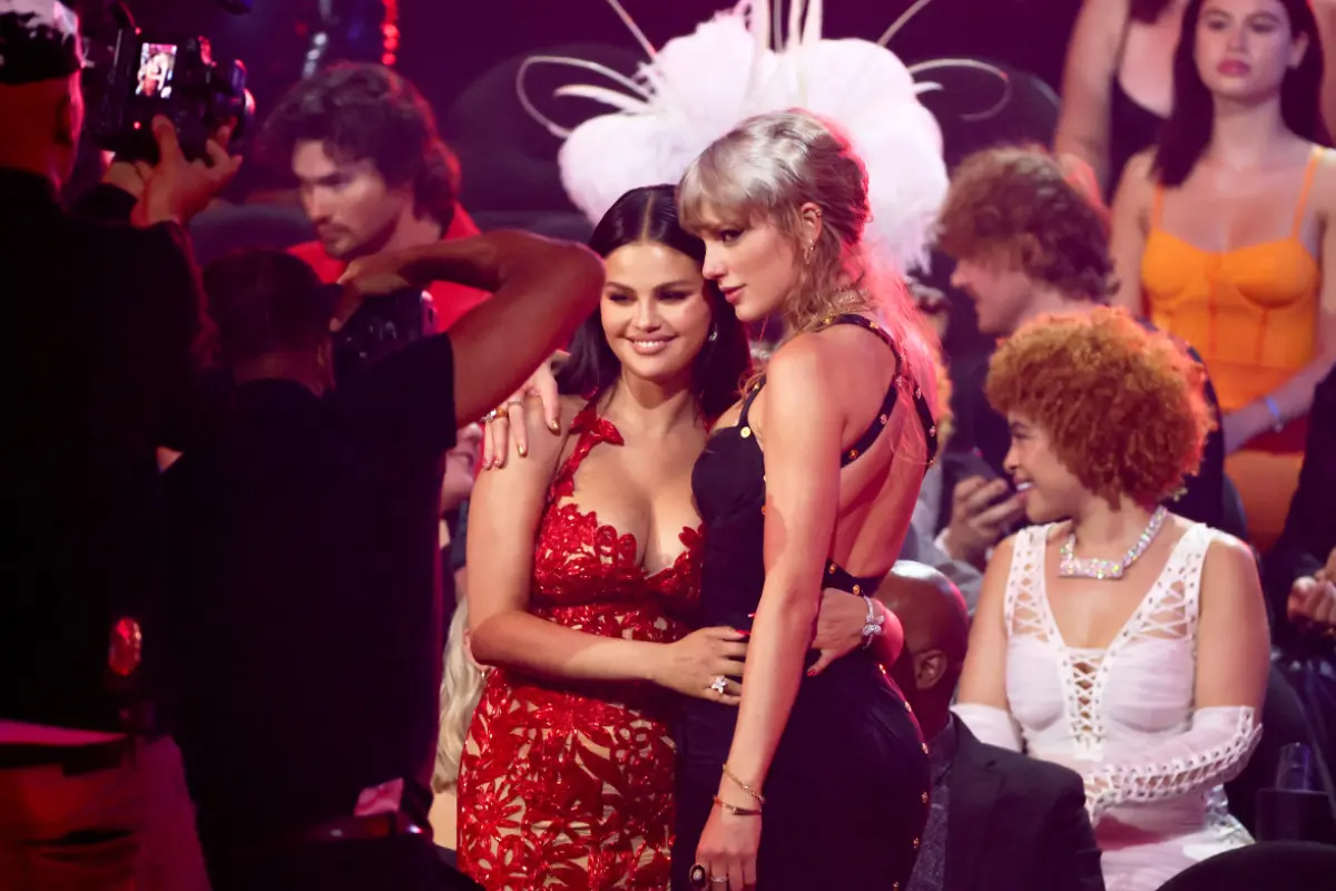 Selena Gomez und Taylor Swift bei den MTV Music Awards 2023