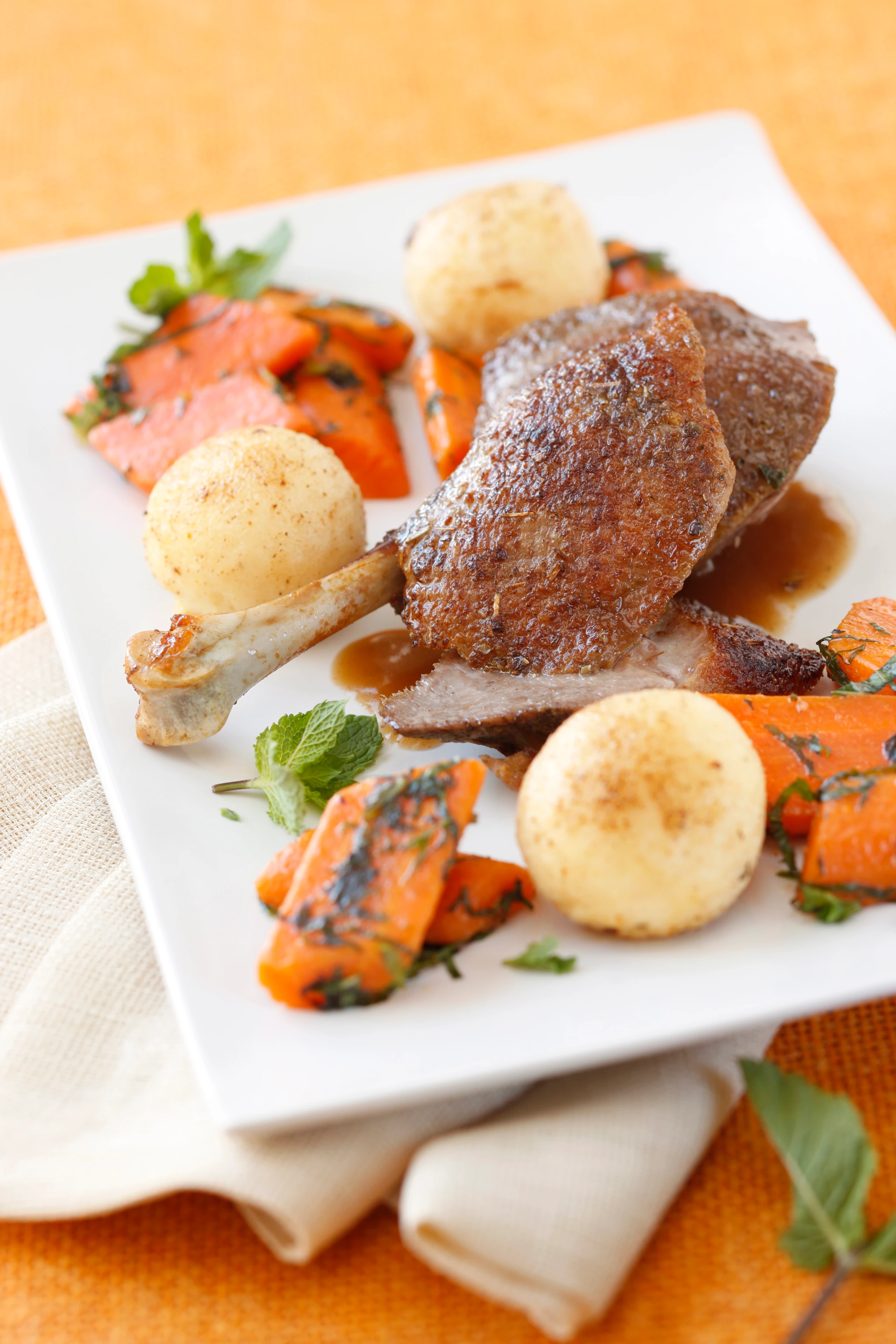 © GUSTO / Theresa Schrems Blurred image background