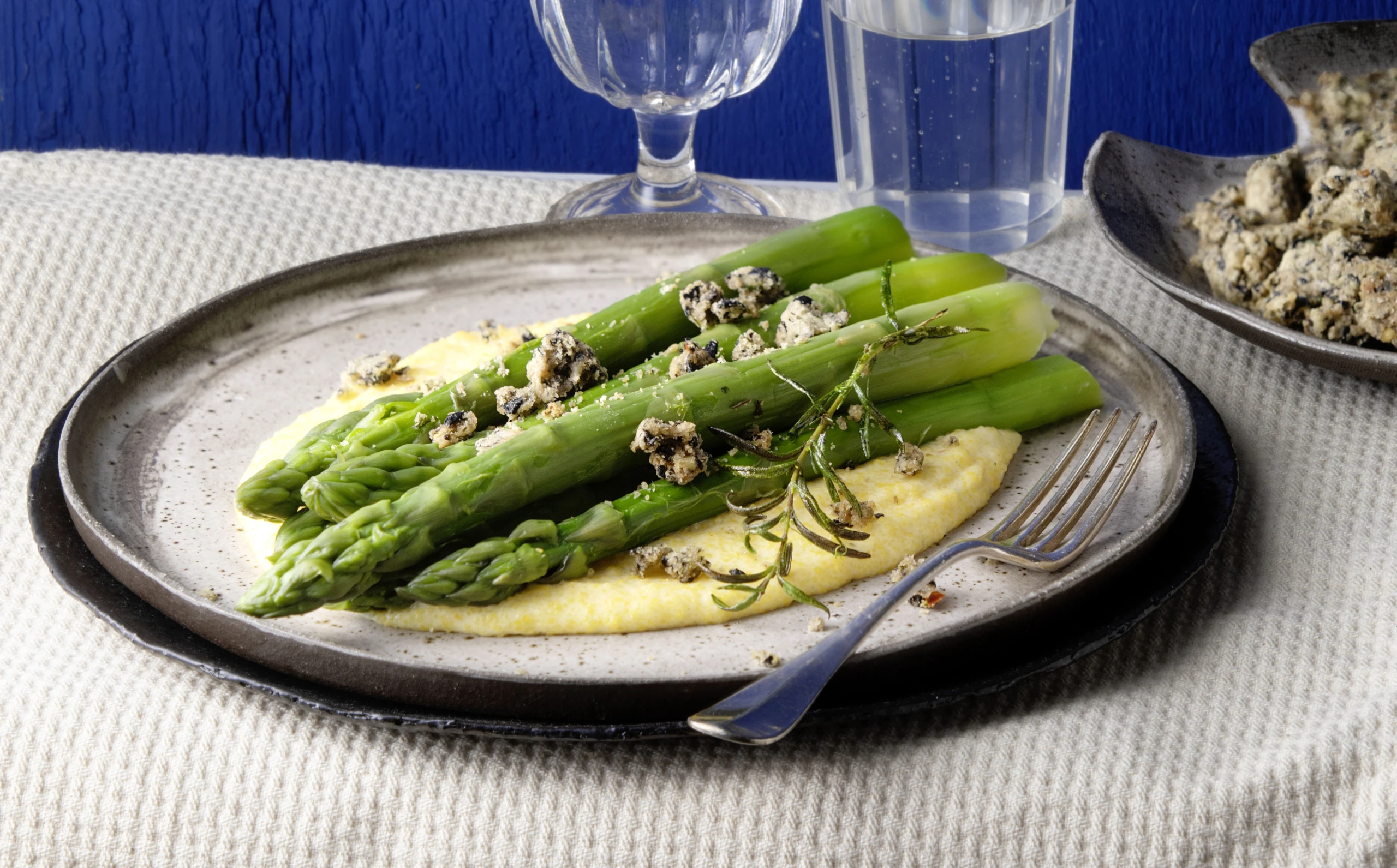 © GUSTO / Michael Rathmayer Blurred image background