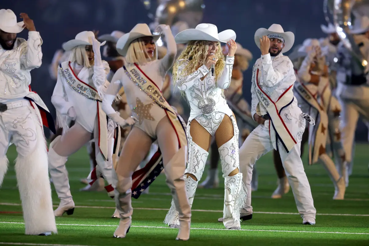 Die Kostüme sind's: Beyoncé bei ihrem Auftritt