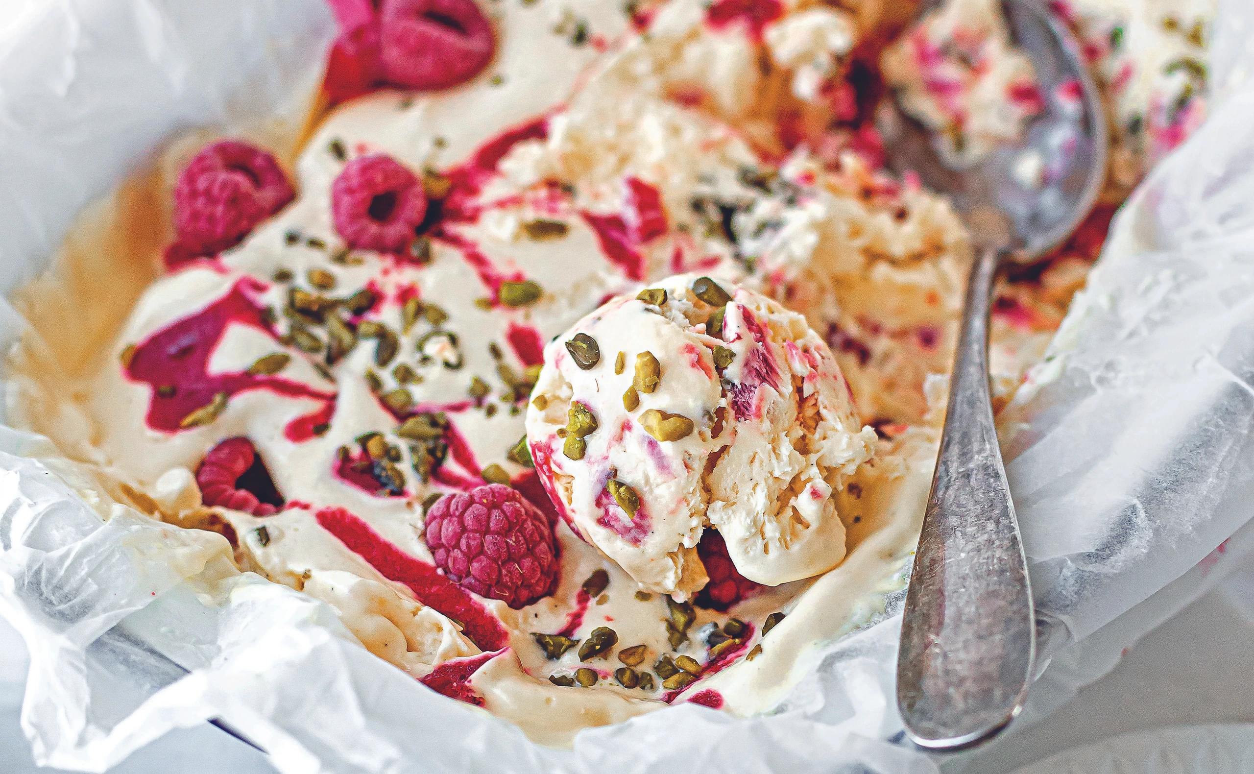 © Mara Hohla Blurred image background