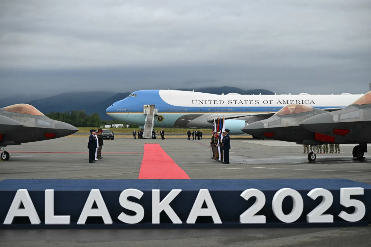 US-Präsident Donald Trump zu Gipfel in Alaska gelandet