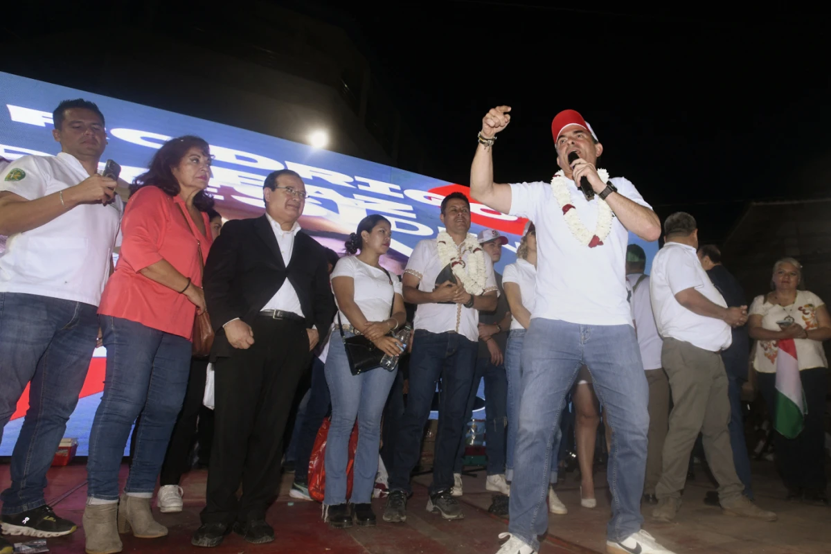 Rodrigo Paz liegt in Front