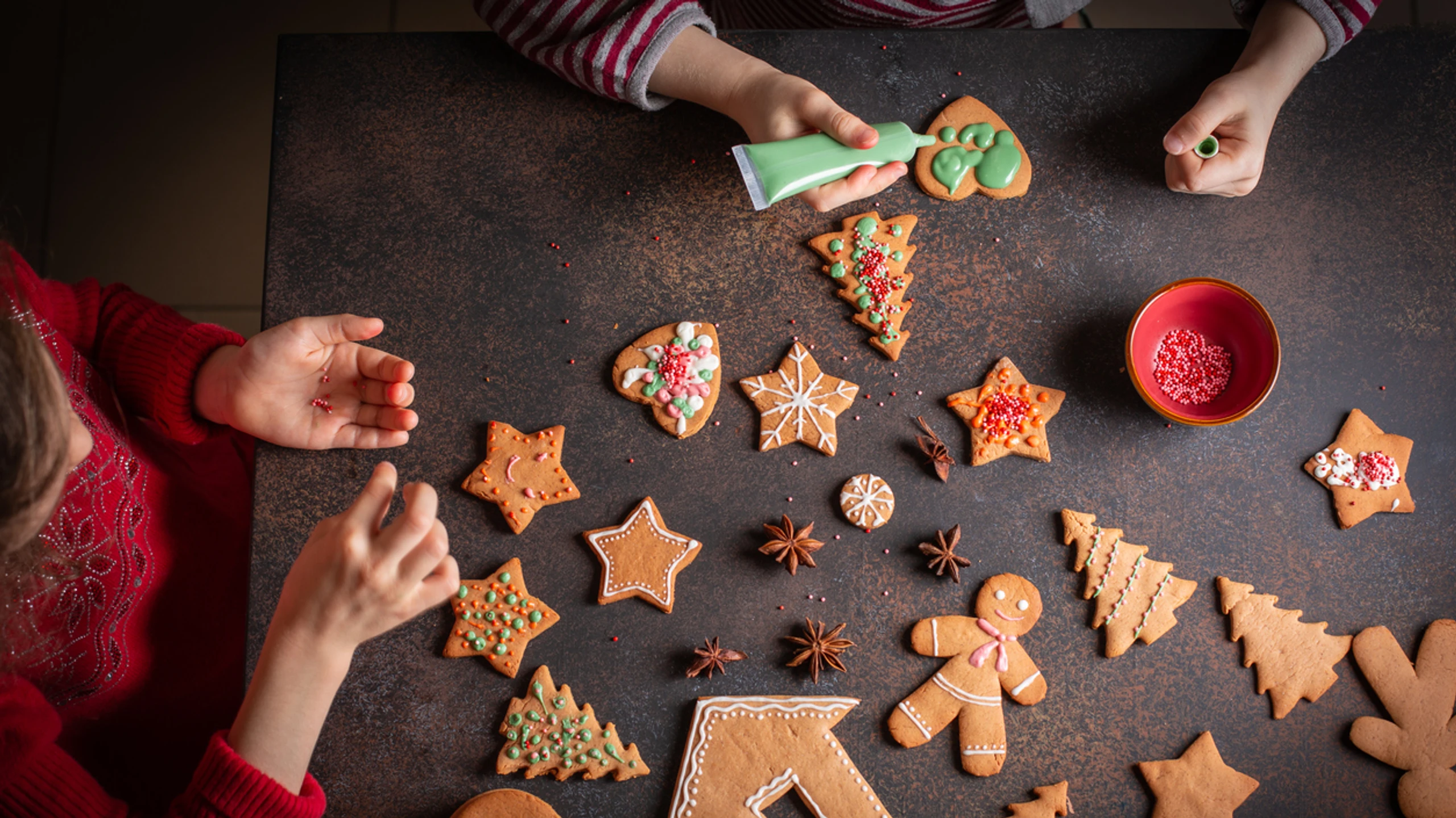 © iStock Kekse backen mit Kindern