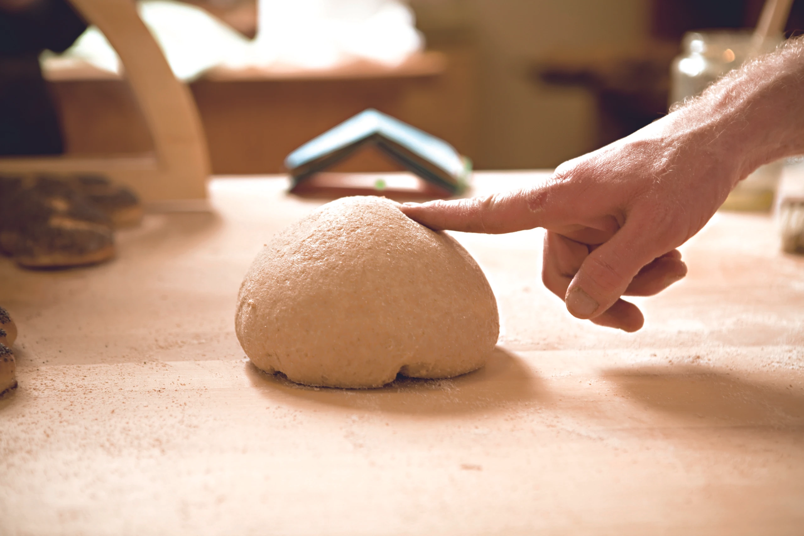 © GUSTO / Dieter Brasch Blurred image background