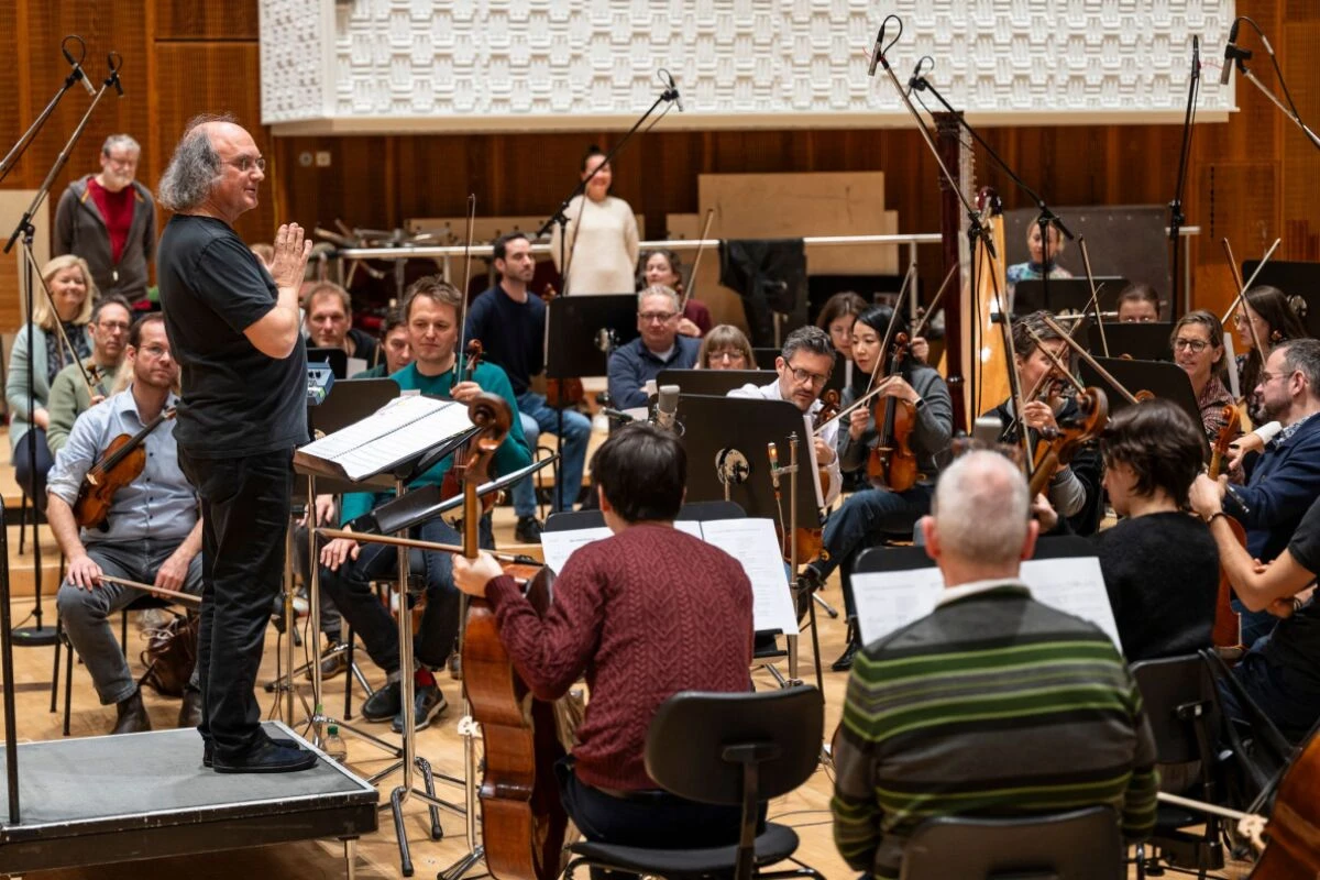 Der Hörspiel-Soundtrack wurde vom SWR-Symphonieorchester eingespielt