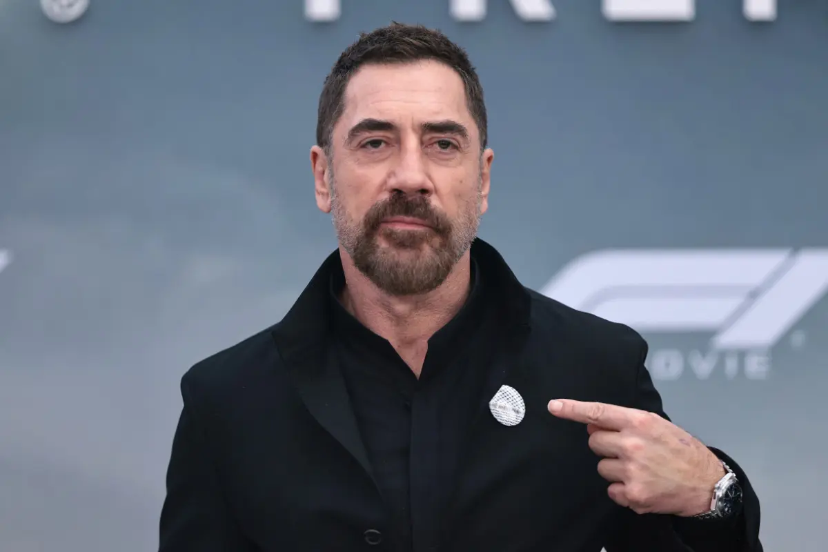 Javier Bardem deutet im Juni auf seinen Palästina-Button