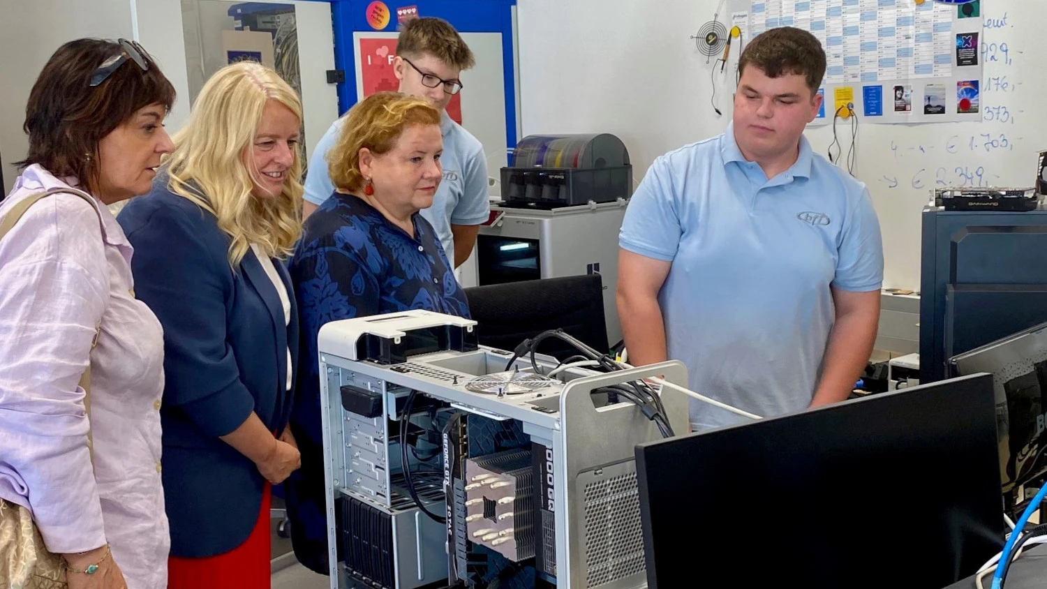 Arbeitsministerin Schumann besuchte bfi St. Stefan: Ausbildung im Zeichen der Fachkräfteoffensive