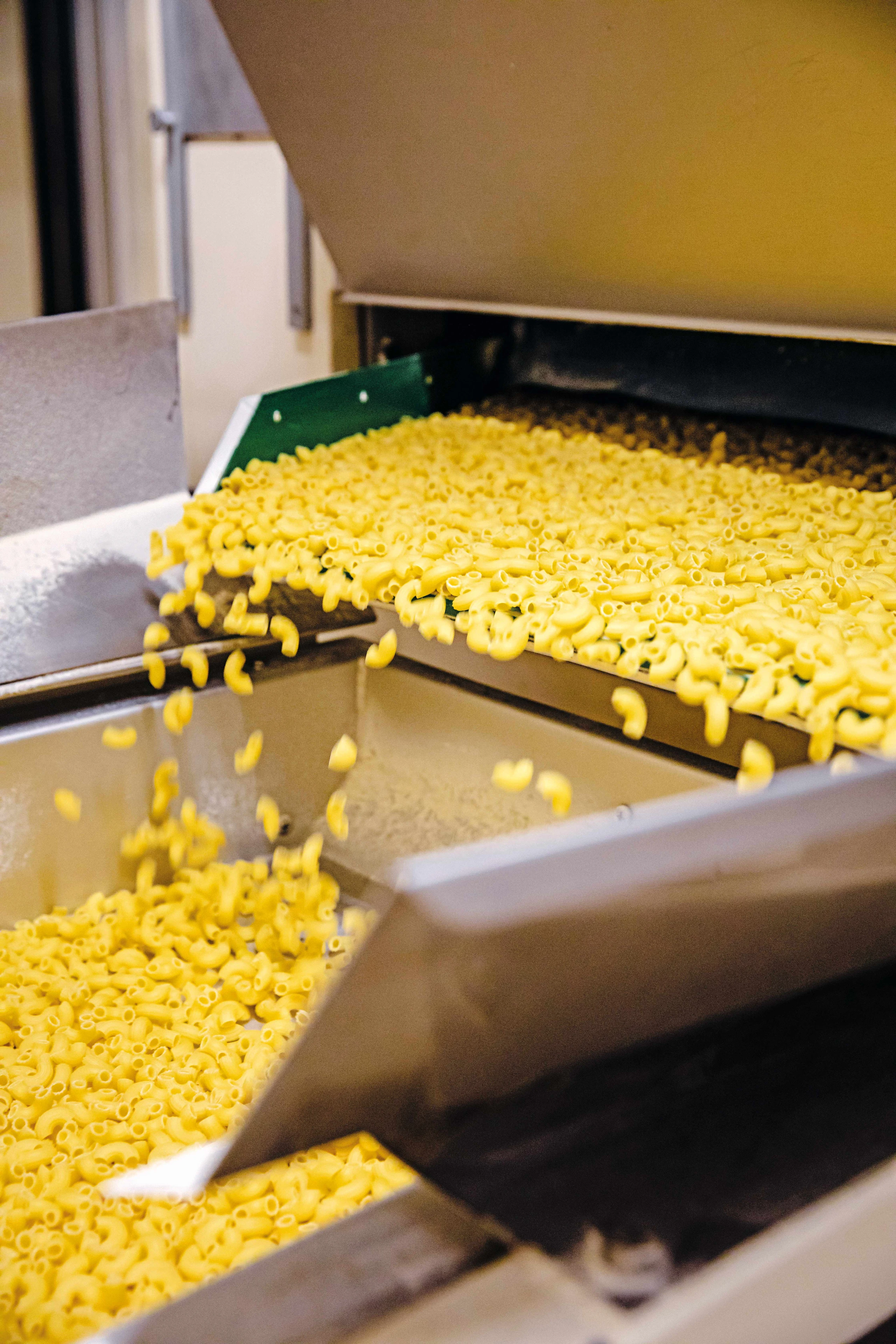 © GUSTO / Nadine Poncioni Blurred image background