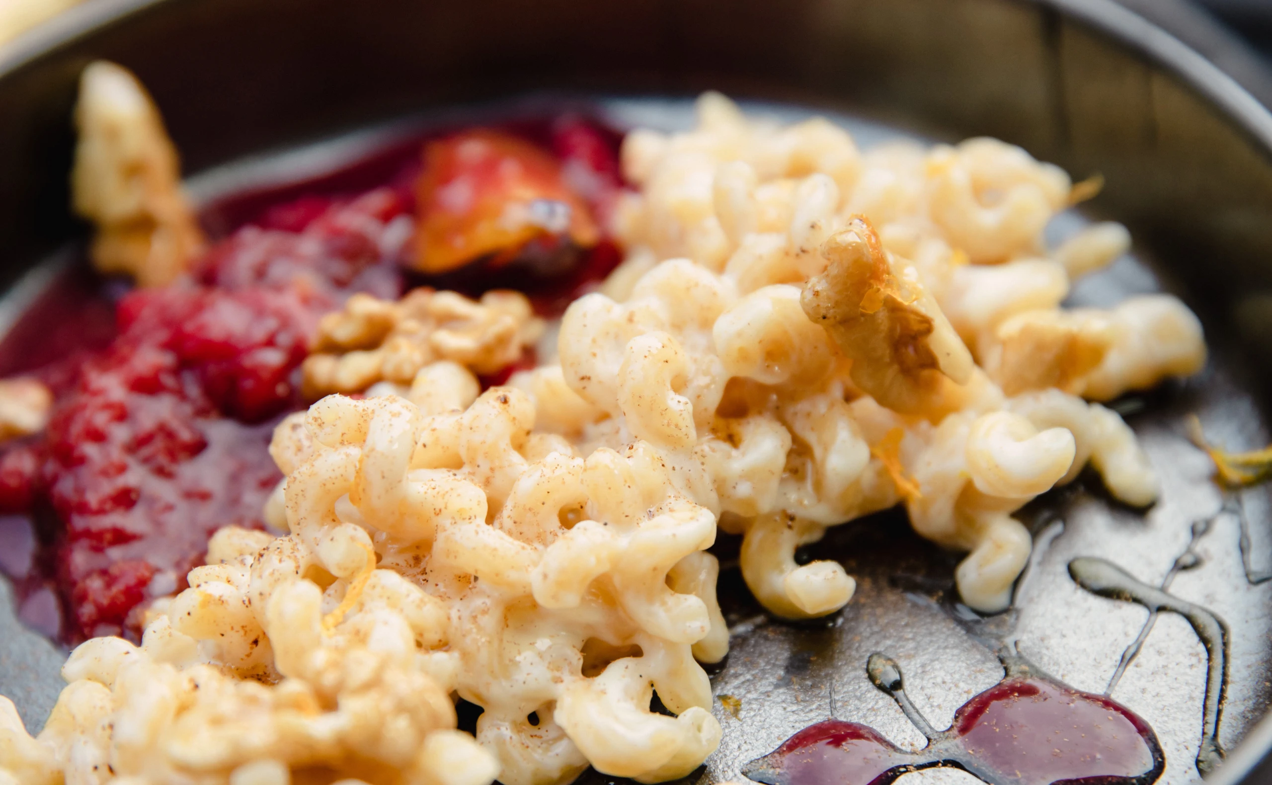 © GUSTO / Nadine Poncioni Blurred image background