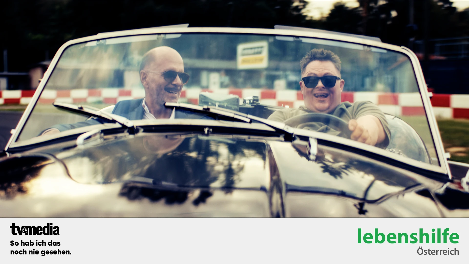 Christoph Maria Herbst und Nico Randel im Auto