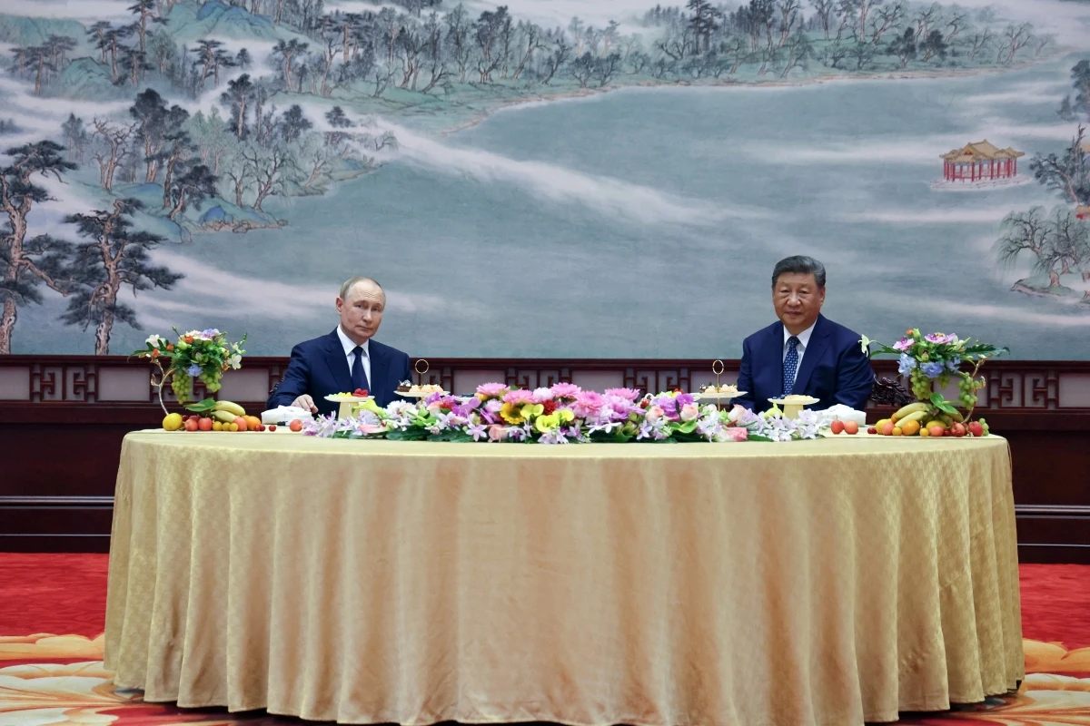 Szene vom Treffen Putins mit Xi Jinping in Peking