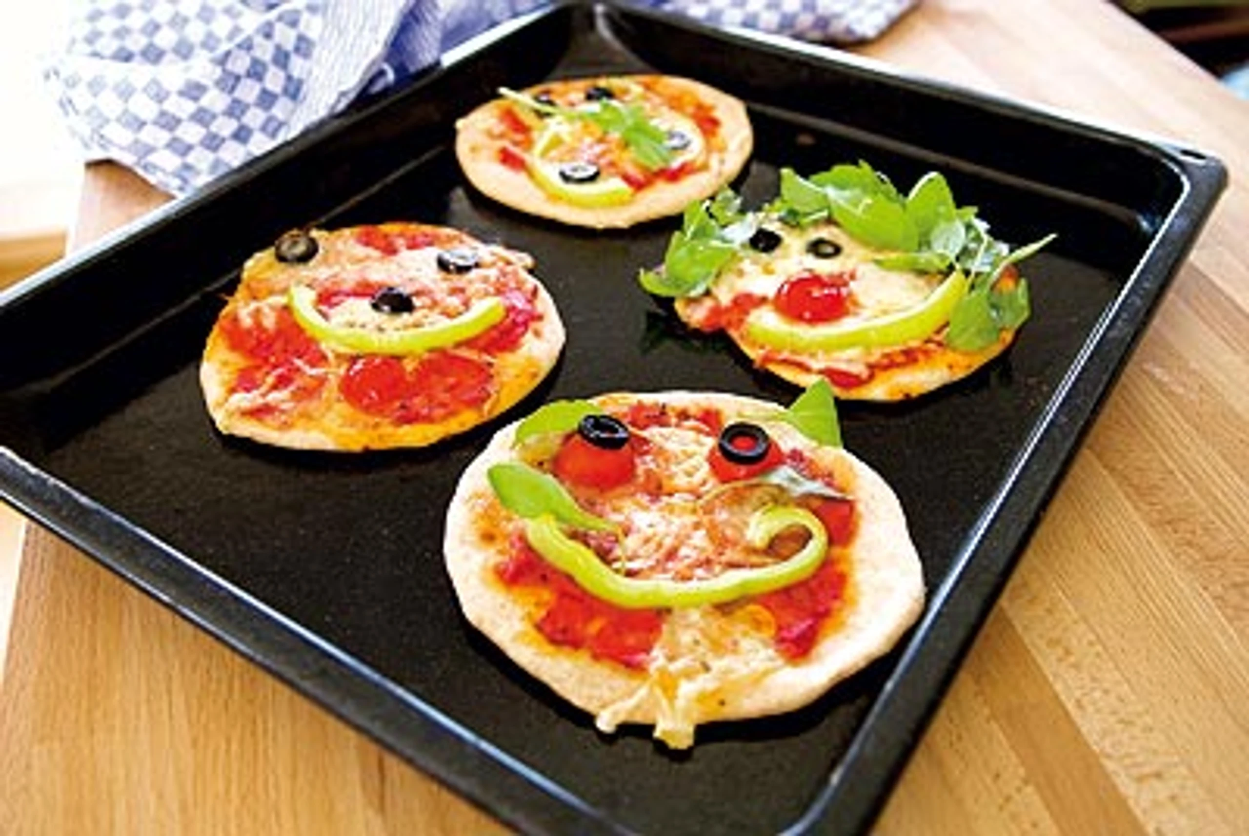 Lustige Mini-Pizzen [Kinderküche]
