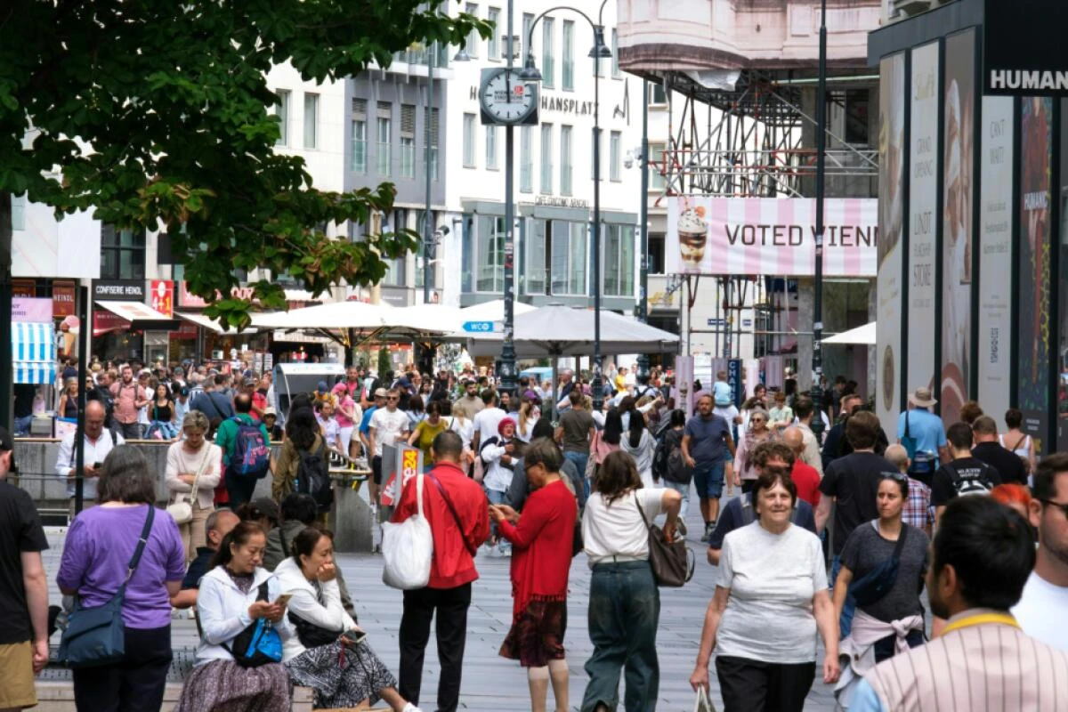 Im Monatsvergleich sanken die Erlöse um 0,5 Prozent.