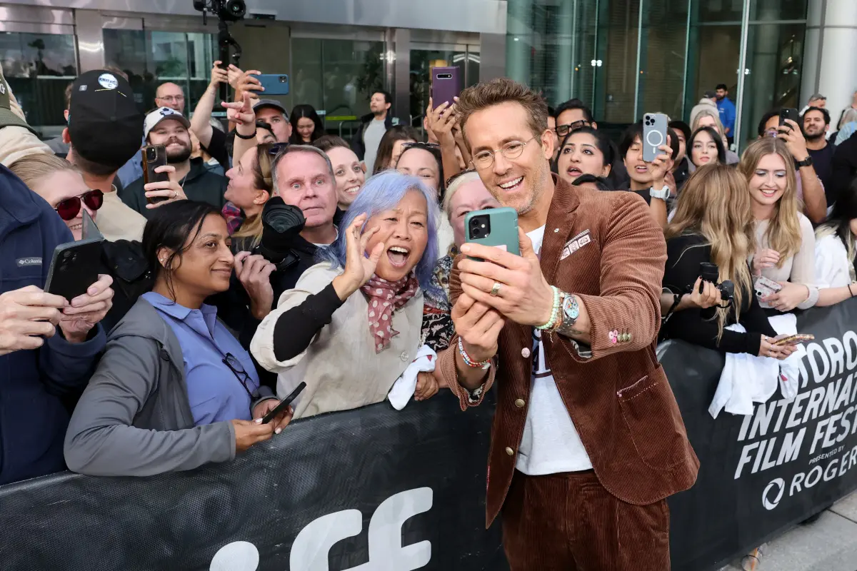 Rummel um Reynolds bei der Premiere von "John  Candy"