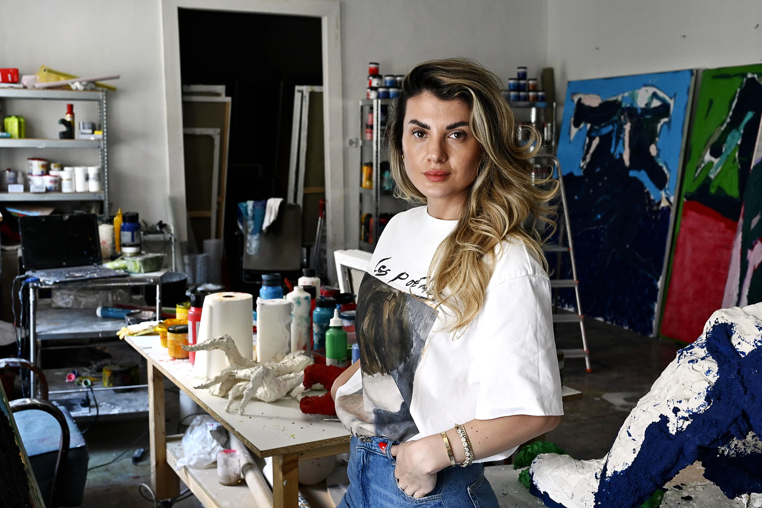 Albana Ejupi: „In Between“ – zwischen Malerei und Skulptur